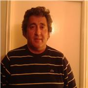 Profesor de biología y Ciencias naturales dicta clases a niños de 5° a 2° Medio